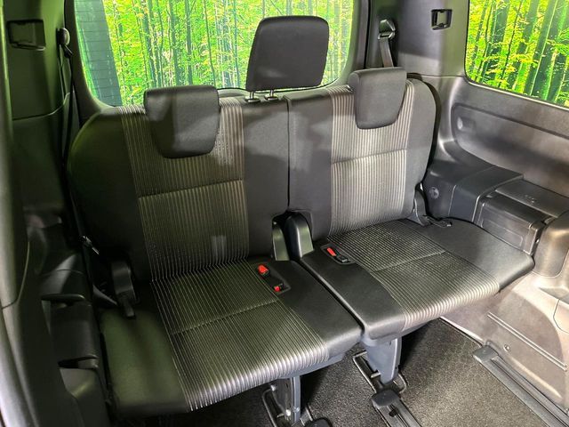 TOYOTA VOXY 2018 Image 31