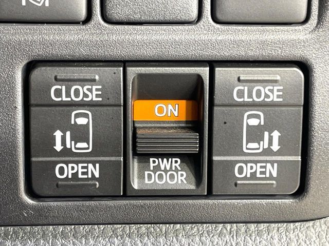 TOYOTA NOAH HYBRID 2017 Image 31