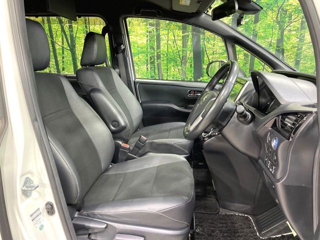 TOYOTA NOAH HYBRID 2017 Image 31