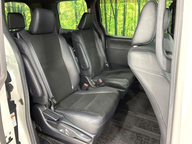 TOYOTA NOAH HYBRID 2017 Image 31