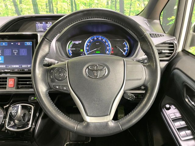 TOYOTA NOAH HYBRID 2017 Image 31