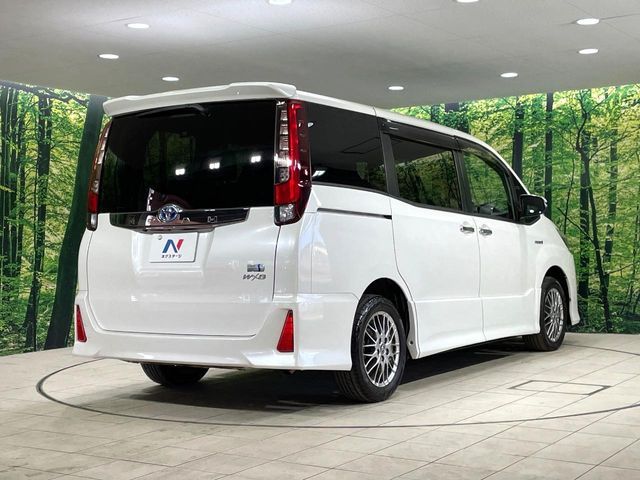 TOYOTA NOAH HYBRID 2017 Image 31