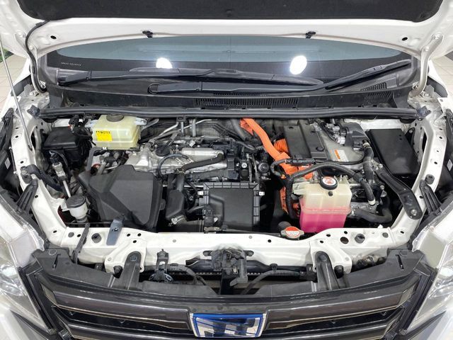 TOYOTA NOAH HYBRID 2017 Image 31