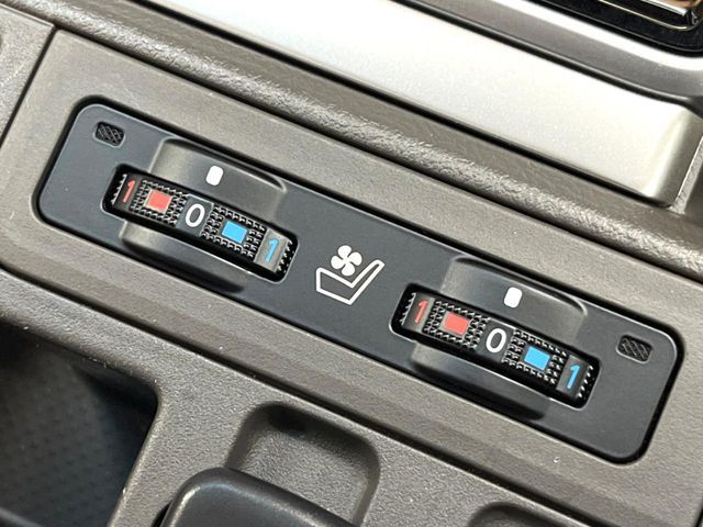 TOYOTA LANDCRUISER PRADO 2023 Image 31