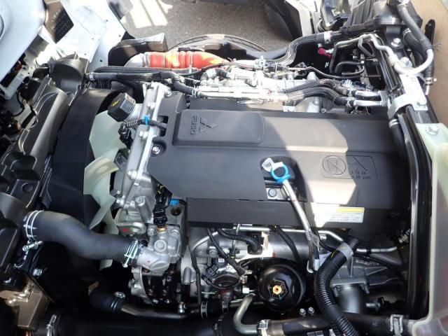 MITSUBISHI CANTER 2025 Image 31