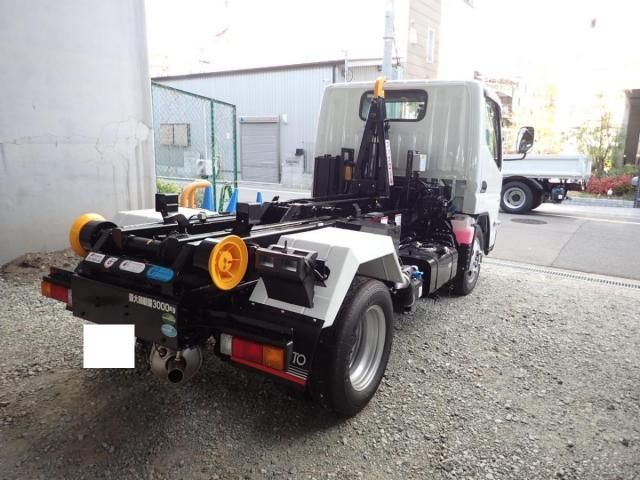 MITSUBISHI CANTER 2025 Image 31