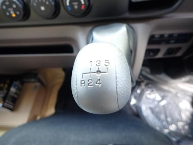 MITSUBISHI CANTER 2025 Image 31