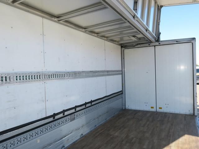 MITSUBISHI FUSOU FIGHTER 2017 Image 31