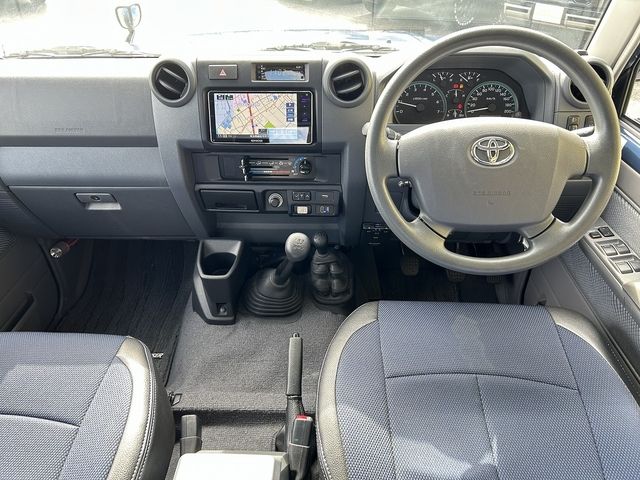 TOYOTA LANDCRUISER PICKUP 2015 Image 31