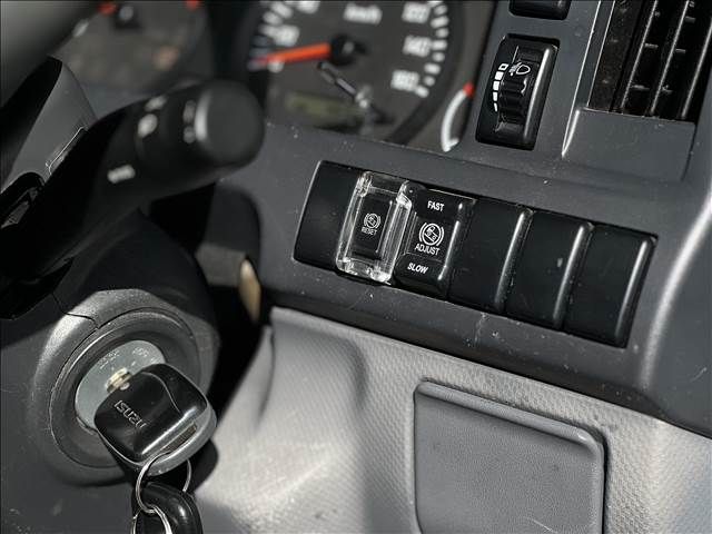 ISUZU  2014 Image 31