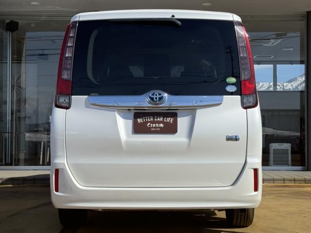 TOYOTA NOAH HYBRID 2014 Image 31