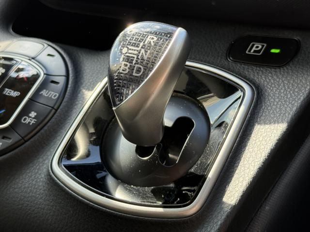 TOYOTA NOAH HYBRID 2014 Image 31