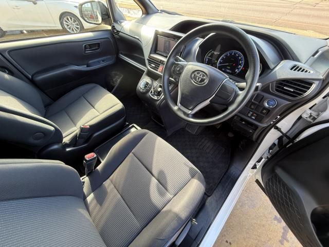 TOYOTA NOAH HYBRID 2014 Image 31