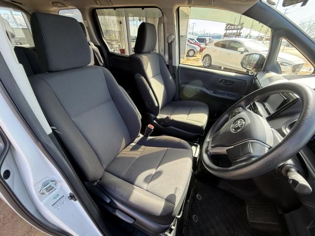 TOYOTA NOAH HYBRID 2014 Image 31