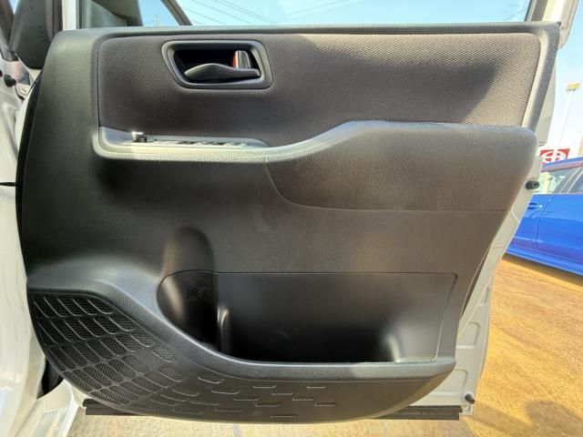 TOYOTA NOAH HYBRID 2014 Image 31