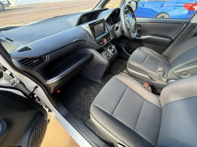 TOYOTA NOAH HYBRID 2014 Image 31