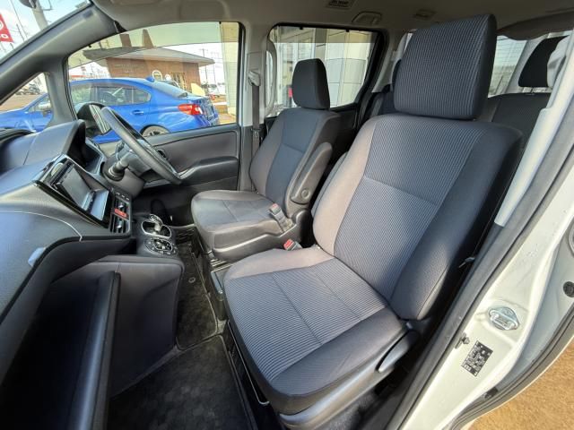 TOYOTA NOAH HYBRID 2014 Image 31