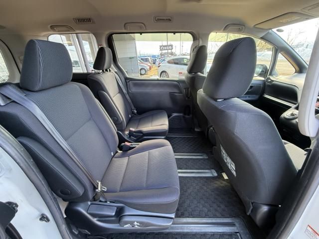 TOYOTA NOAH HYBRID 2014 Image 31