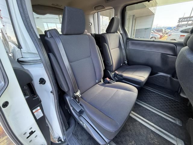 TOYOTA NOAH HYBRID 2014 Image 31