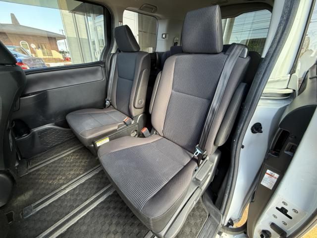 TOYOTA NOAH HYBRID 2014 Image 31