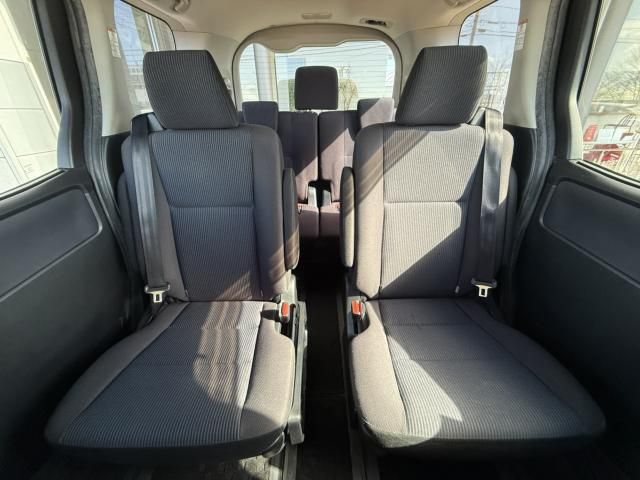 TOYOTA NOAH HYBRID 2014 Image 31