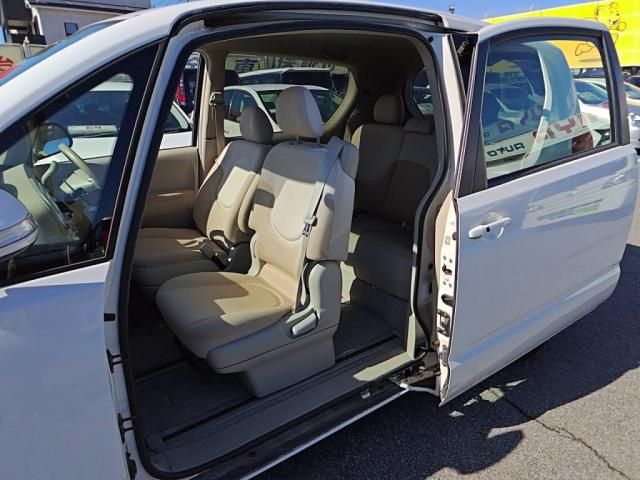 TOYOTA PORTE 2011 Image 31