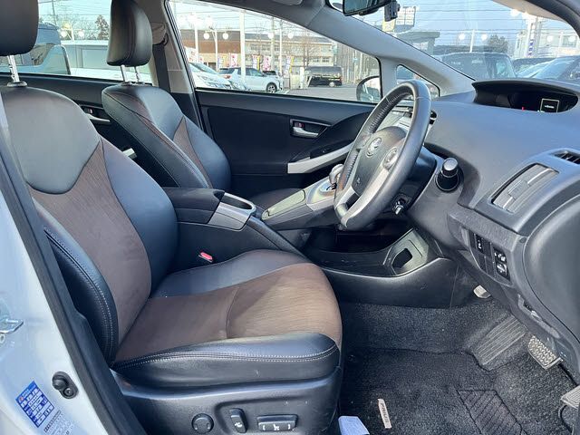 TOYOTA PRIUS 2015 Image 31