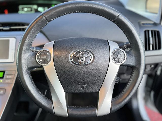 TOYOTA PRIUS 2015 Image 31