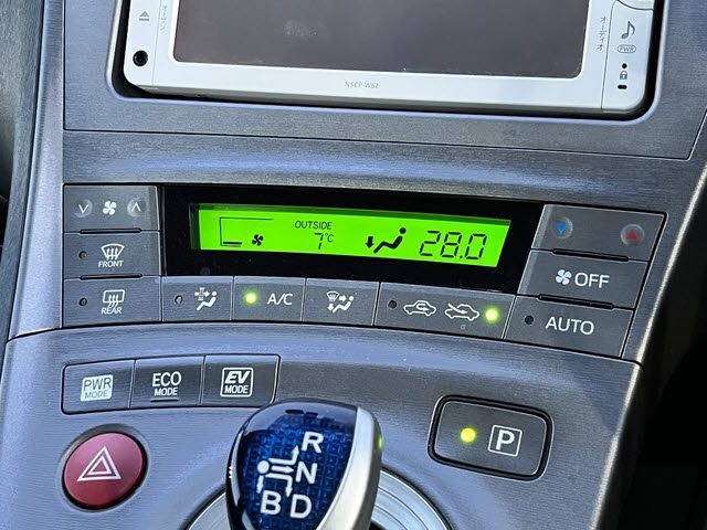 TOYOTA PRIUS 2015 Image 31