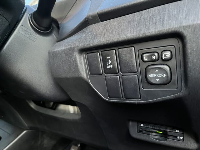 TOYOTA PRIUS 2015 Image 31