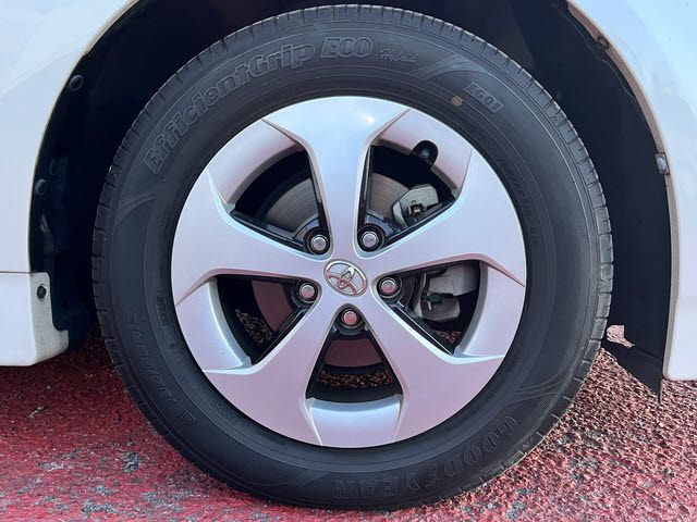 TOYOTA PRIUS 2015 Image 31