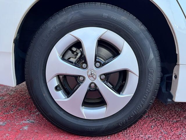 TOYOTA PRIUS 2015 Image 31