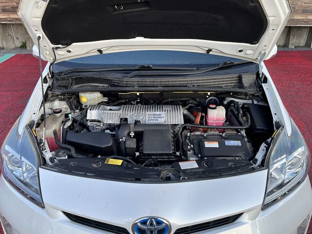 TOYOTA PRIUS 2015 Image 31