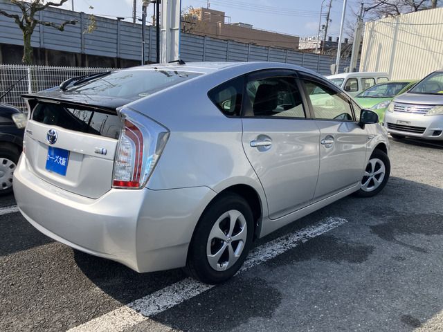 TOYOTA PRIUS 2012 Image 31