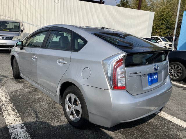 TOYOTA PRIUS 2012 Image 31