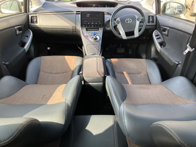 TOYOTA PRIUS 2012 Image 31