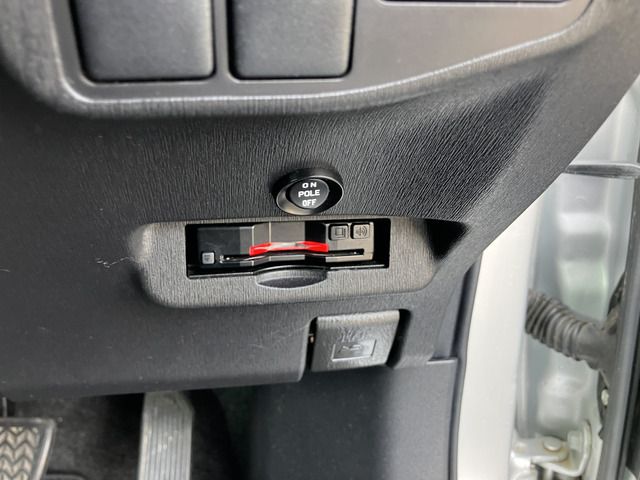 TOYOTA PRIUS 2012 Image 31