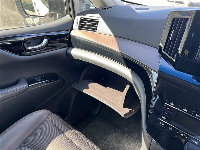 NISSAN ELGRAND 2024 Image 31