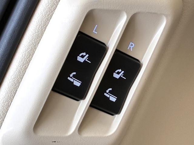 TOYOTA LANDCRUISER PRADO 2023 Image 31