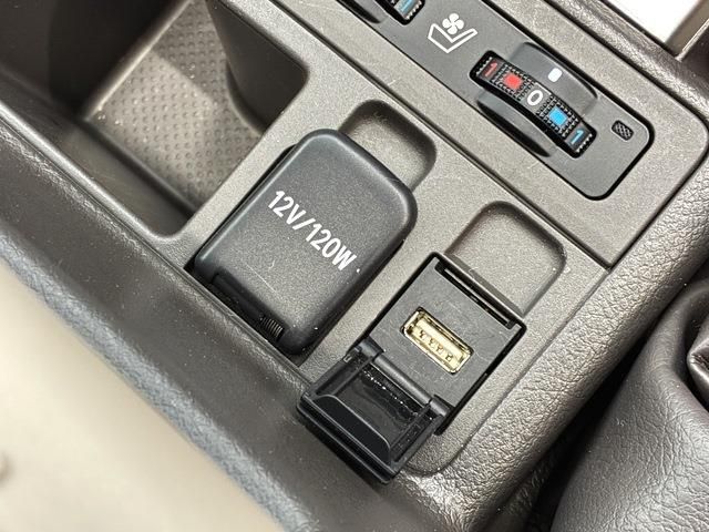 TOYOTA LANDCRUISER PRADO 2023 Image 31