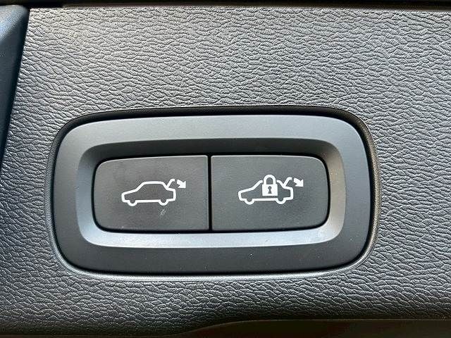 VOLVO XC60 2018 Image 31