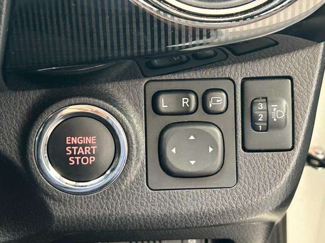 TOYOTA VITZ 2018 Image 31