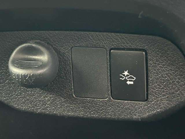 TOYOTA VITZ 2018 Image 31