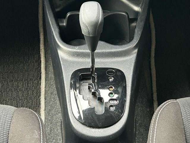 TOYOTA VITZ 2018 Image 31