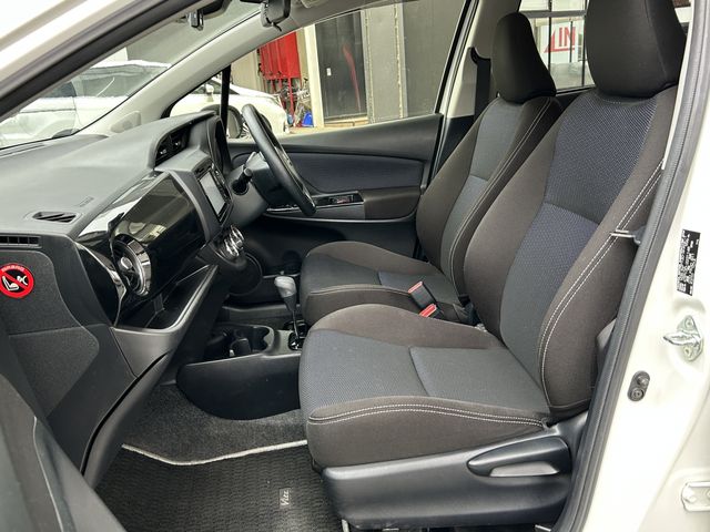 TOYOTA VITZ 2018 Image 31