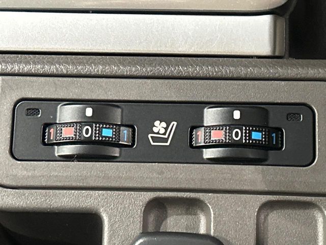 TOYOTA LANDCRUISER PRADO 2022 Image 31