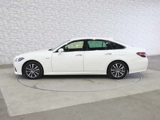 TOYOTA CROWN SEDAN HYBRID 2018 Image 31