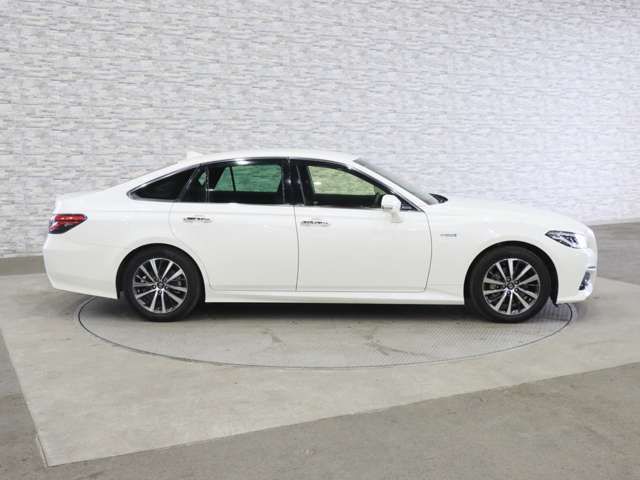 TOYOTA CROWN SEDAN HYBRID 2018 Image 31