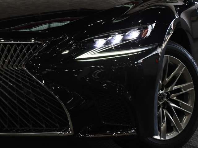 TOYOTA LEXUS LS500H 2018 Image 31