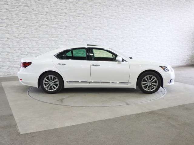 TOYOTA LEXUS LS600H 2016 Image 31